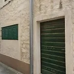 Seaside House - 23990 בית נופש *