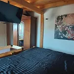 Seaside House - 23990 בית נופש *
