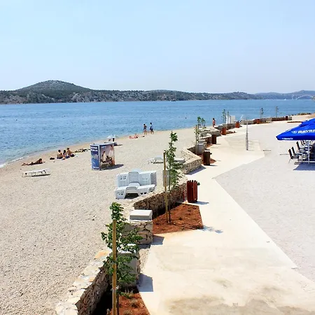 Seaside House - 23990 *